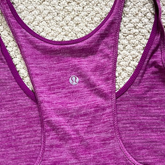 Lululemon fuchsia lightweight dolphin hem, racer back workout tank Size Medium - Picture 2 of 6